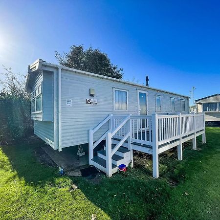 Lovely Caravan With Decking And Outside Furniture At Broadland Sands Ref 20113Bs Hopton on Sea Eksteriør billede